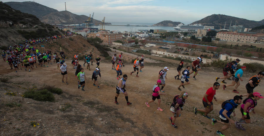 Unos 3.800 valientes parten con la primera luz del día al asalto de las baterías de costa de Cartagena