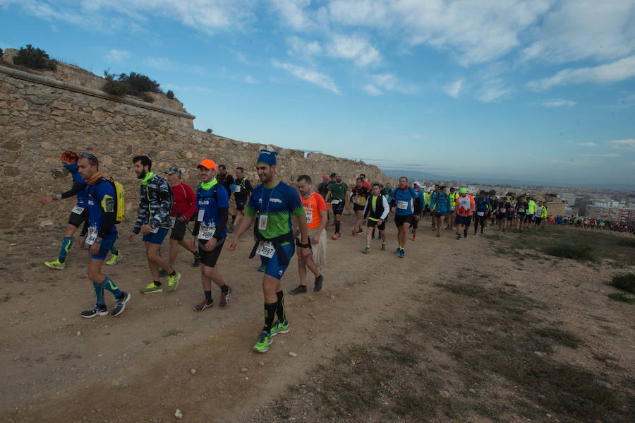 Unos 3.800 valientes parten con la primera luz del día al asalto de las baterías de costa de Cartagena
