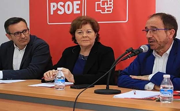 El secretario de Justicia y Nuevos Derechos del PSOE, Andrés Perelló, junto con Diego Conesa, secretario general de los socialistas murcianos.