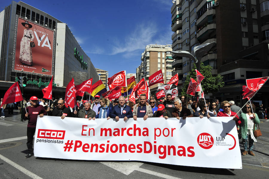 Varios centenares de jubilados y de ciudadanos en general participan en una nueva movilización para exigir unas pensiones dignas y su revalorización conforme a la evolución del IPC