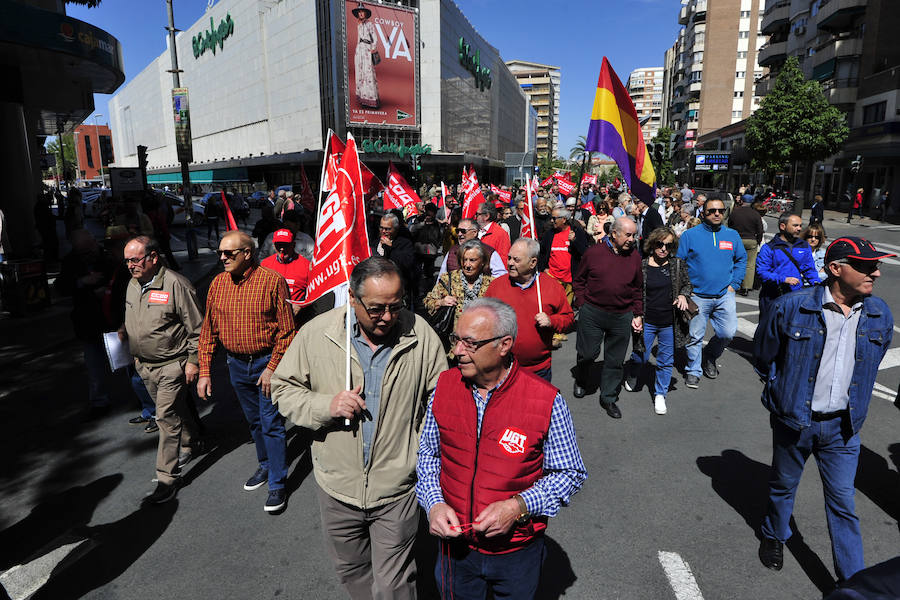 Varios centenares de jubilados y de ciudadanos en general participan en una nueva movilización para exigir unas pensiones dignas y su revalorización conforme a la evolución del IPC