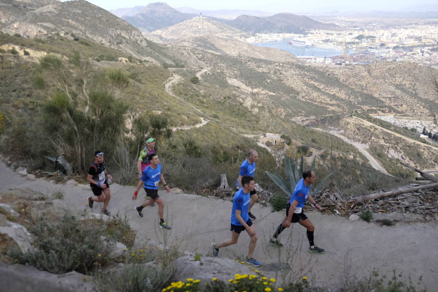 Unos 3.800 valientes parten con la primera luz del día al asalto de las baterías de costa de Cartagena