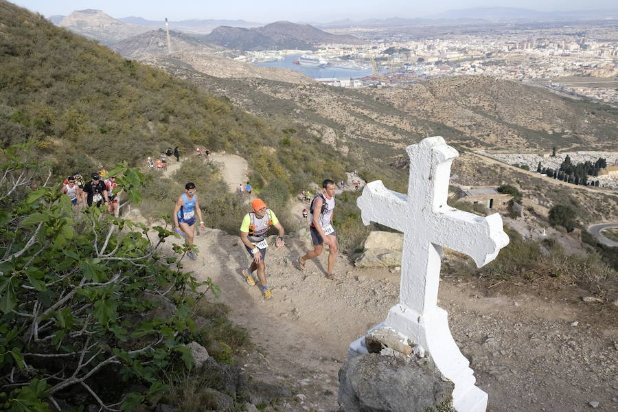 Unos 3.800 valientes parten con la primera luz del día al asalto de las baterías de costa de Cartagena