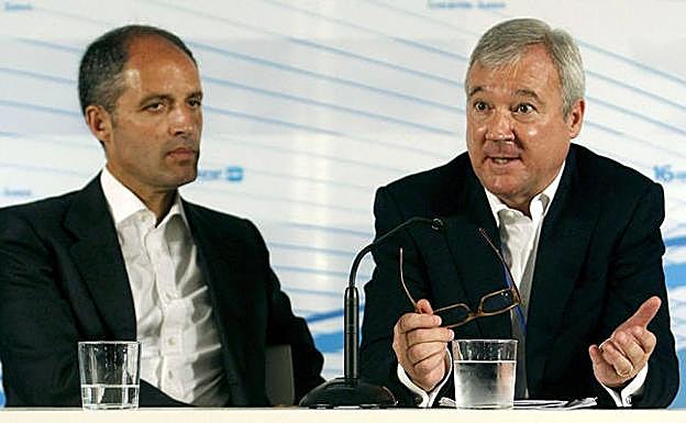 Camps y Valcárcel, en la Feria de Valencia durante los preparativos del cónclave popular de 2008.