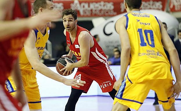 Álex Urtasun en el partido disputado esta temporada en el Palacio de los Deportes contra Herbalife Gran Canaria.