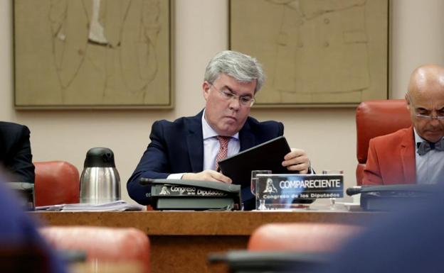 El secretario de Estado de Hacienda, José Enrique Fernández de Moya, en el Congreso. 