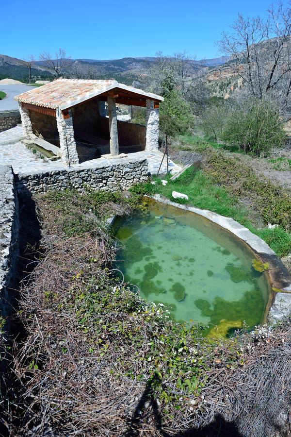 Fósiles, pozas y cursos de agua para disfrutar bajo los abrigos rupestres de los cortados del Torcal de Bojadillas