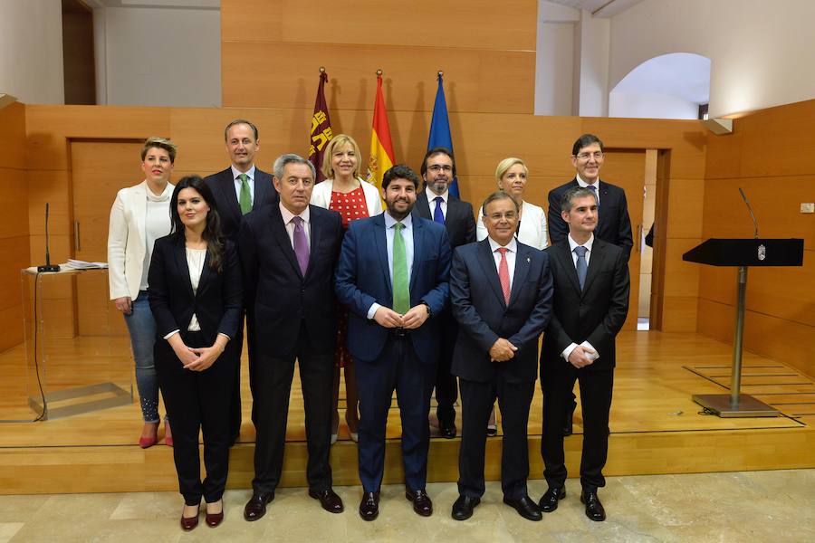 El presidente del Gobierno regional destaca que hace estos cambios en su Ejecutiva para «trabajar mucho más para que Murcia sea tierra de libertad»