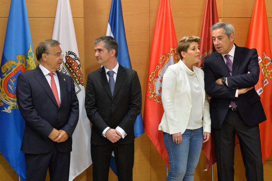 El presidente del Gobierno regional destaca que hace estos cambios en su Ejecutiva para «trabajar mucho más para que Murcia sea tierra de libertad»