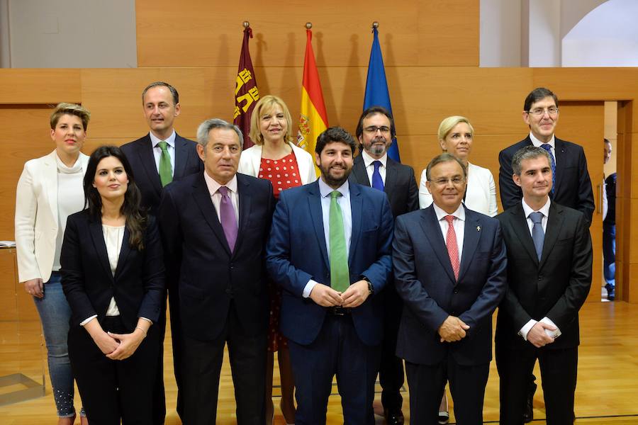 El presidente del Gobierno regional destaca que hace estos cambios en su Ejecutiva para «trabajar mucho más para que Murcia sea tierra de libertad»