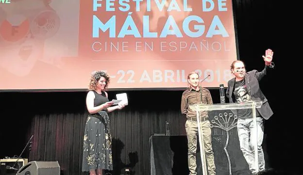 Los lorquinos Iván Molina y Jesús Martínez recogen el premio en Málaga, ayer.