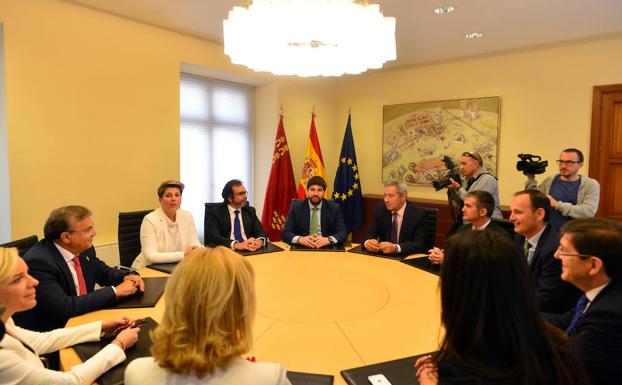 Galería. Primera reunión del consejo.