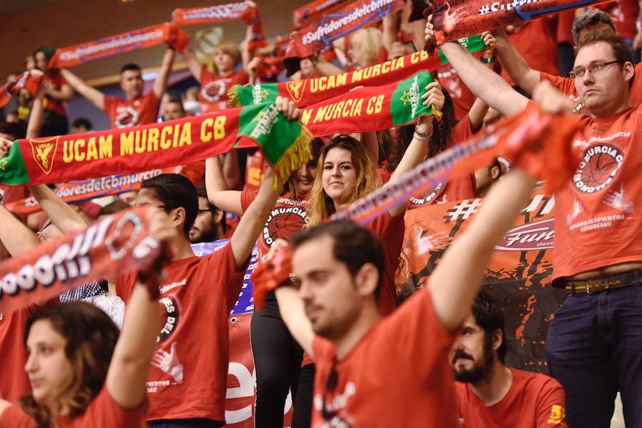 El equipo de Ibon Navarro se mantiene en los puestos de eliminatorias por el título arrasando al Tecnyconta Zaragoza en la segunda parte. La soledad de Neal por parte visitante – 31 puntos – contrastó con la fuerza como grupo del UCAM, con cuatro jugadores por encima de diez puntos