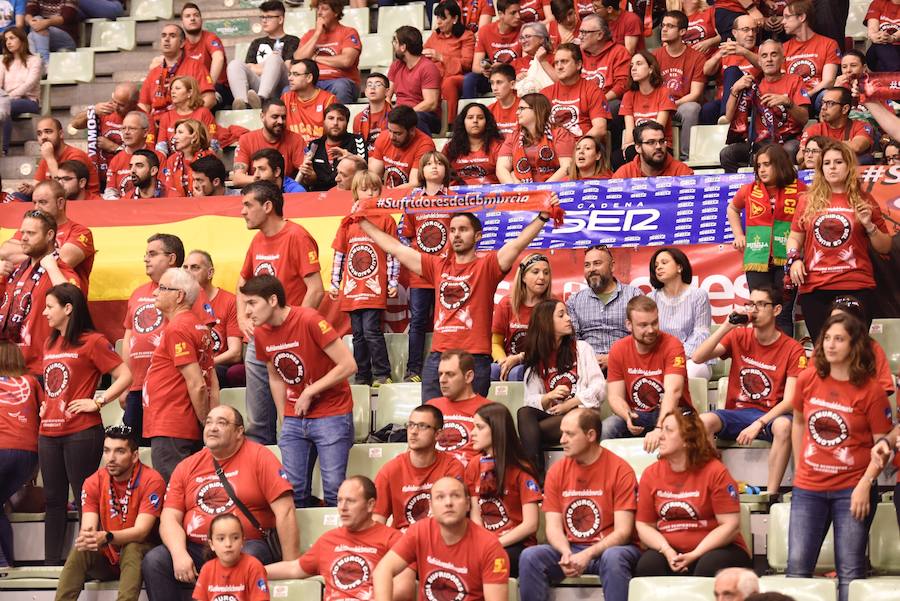 El equipo de Ibon Navarro se mantiene en los puestos de eliminatorias por el título arrasando al Tecnyconta Zaragoza en la segunda parte. La soledad de Neal por parte visitante – 31 puntos – contrastó con la fuerza como grupo del UCAM, con cuatro jugadores por encima de diez puntos