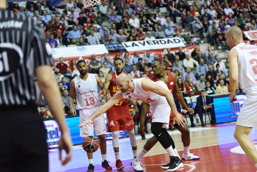 El equipo de Ibon Navarro se mantiene en los puestos de eliminatorias por el título arrasando al Tecnyconta Zaragoza en la segunda parte. La soledad de Neal por parte visitante – 31 puntos – contrastó con la fuerza como grupo del UCAM, con cuatro jugadores por encima de diez puntos
