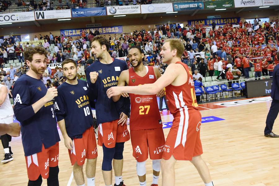 El equipo de Ibon Navarro se mantiene en los puestos de eliminatorias por el título arrasando al Tecnyconta Zaragoza en la segunda parte. La soledad de Neal por parte visitante – 31 puntos – contrastó con la fuerza como grupo del UCAM, con cuatro jugadores por encima de diez puntos