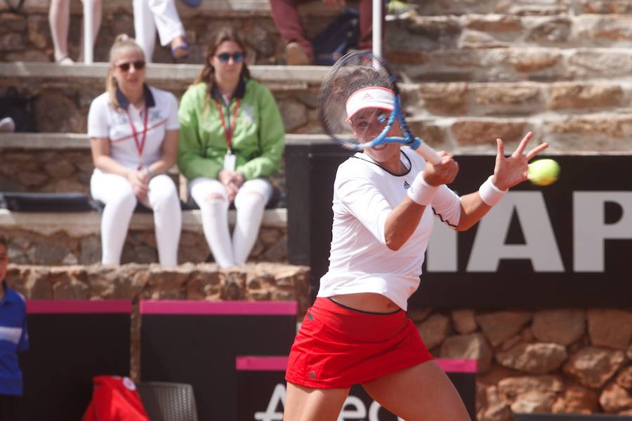 La tenista española sufrió para llevarse el primer set por 7-6 (2), pero se impuso con mucha claridad en el segundo (6-0)