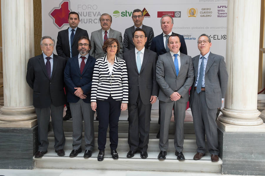 El embajador en España, Lyu Fan, explica el interés de los inversores asiáticos por la tecnología de riego desarrollada en la Región