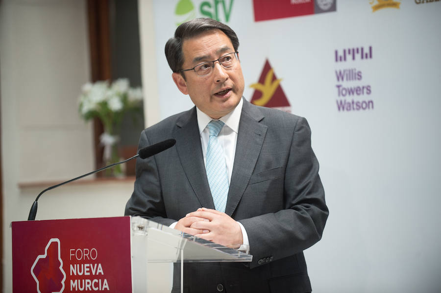 El embajador en España, Lyu Fan, explica el interés de los inversores asiáticos por la tecnología de riego desarrollada en la Región