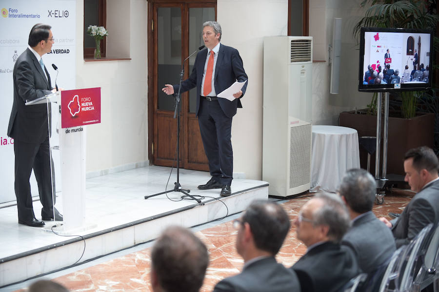 El embajador en España, Lyu Fan, explica el interés de los inversores asiáticos por la tecnología de riego desarrollada en la Región