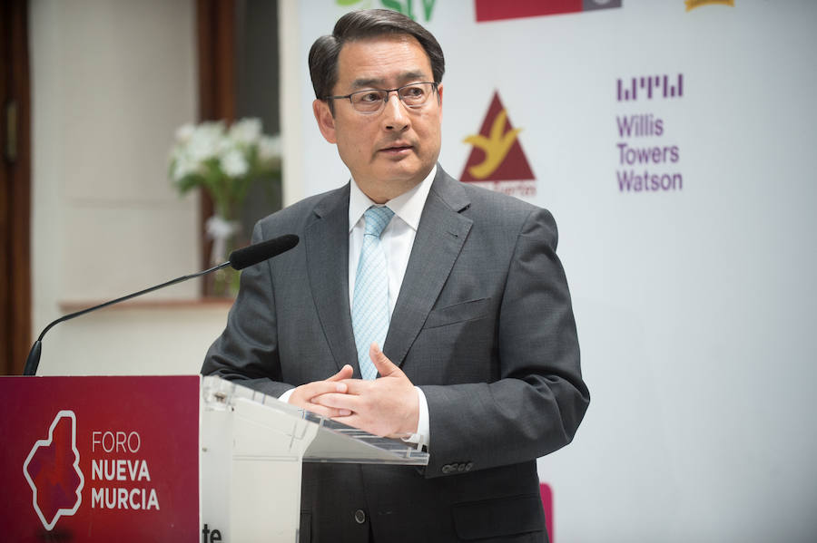 El embajador en España, Lyu Fan, explica el interés de los inversores asiáticos por la tecnología de riego desarrollada en la Región