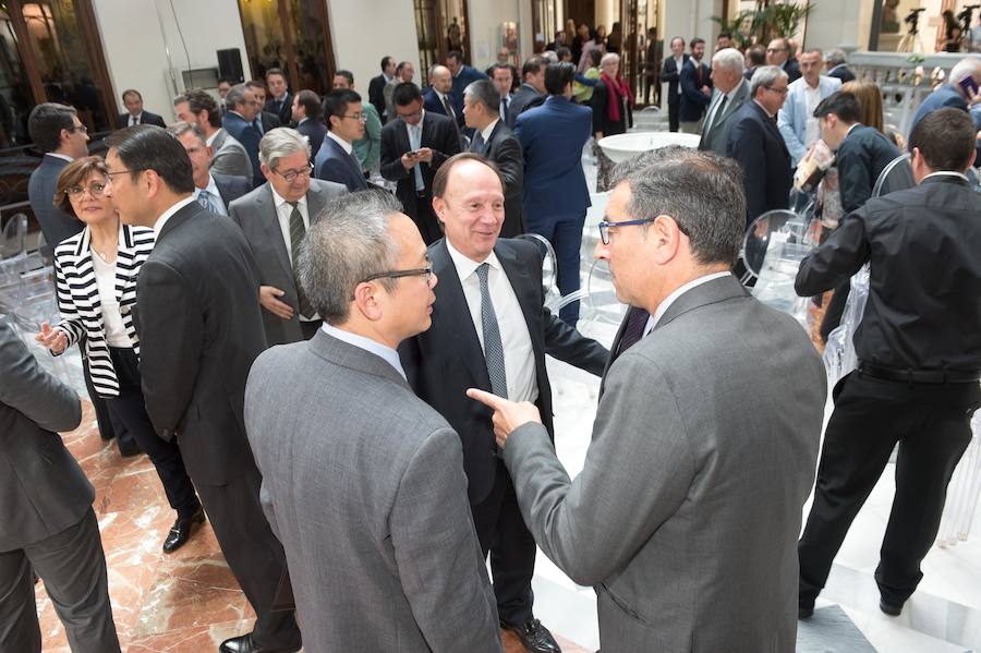 El embajador en España, Lyu Fan, explica el interés de los inversores asiáticos por la tecnología de riego desarrollada en la Región