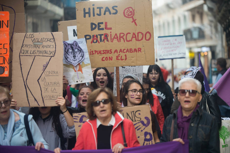 Concentración en Cartagena contra la decisión de no considerar agresión sexual el ataque de los Sanfermines.