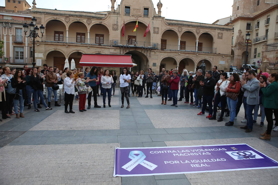 Concentración en Lorca contra la decisión de no considerar agresión sexual el ataque de los Sanfermines.