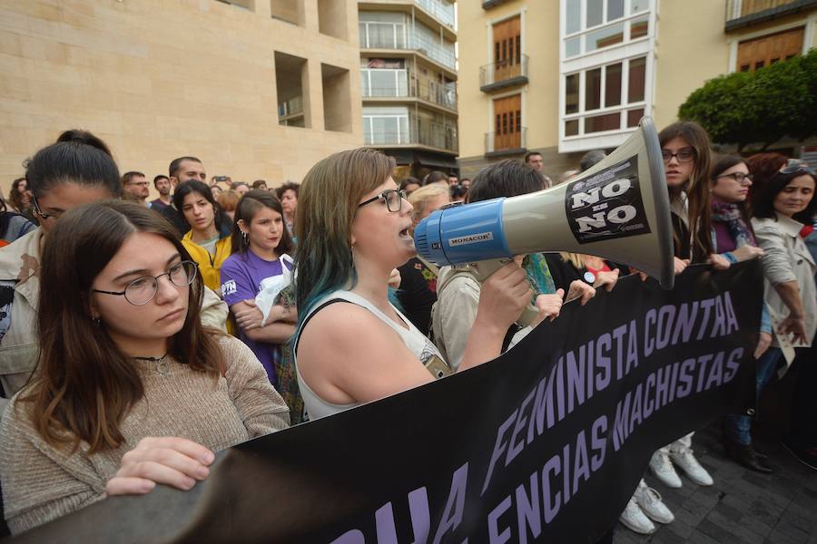 Concentración en Murcia contra la decisión de no considerar agresión sexual el ataque de los Sanfermines.