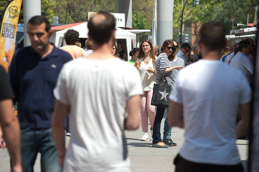 El evento reúne hasta el domingo en la plaza de la Universidad una selección de cervezas destacadas y artesanales que podrán disfrutarse con tapas variadas.