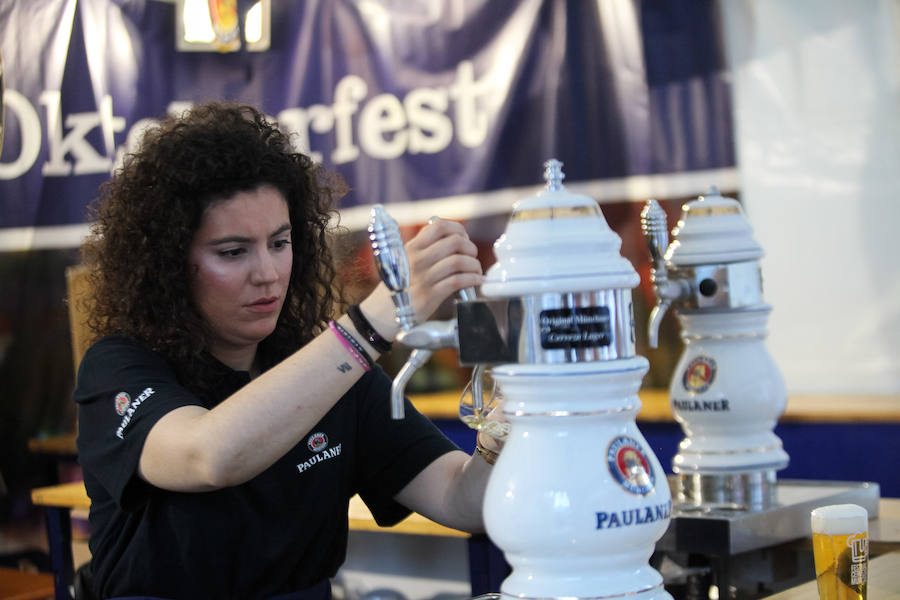 El evento reúne hasta el domingo en la plaza de la Universidad una selección de cervezas destacadas y artesanales que podrán disfrutarse con tapas variadas.