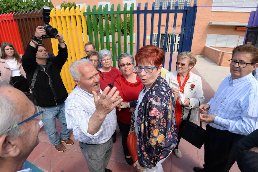 El secretario general del PSOE se reunió con los regantes antes del acto. 