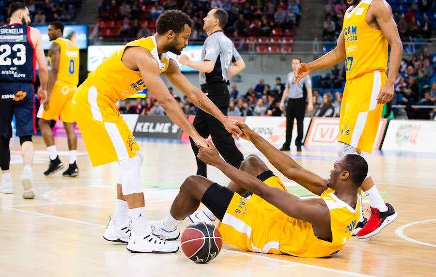 Una gran remontada del equipo de Ibon Navarro quedó en nada cuando no se pitó una clara falta a Clevin Hannah en el triple que buscaba la victoria