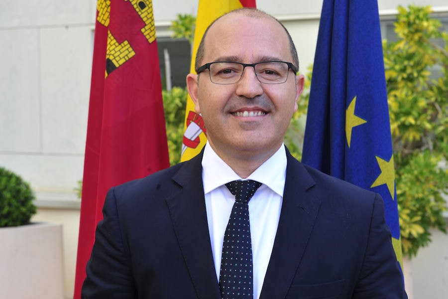 Juan Monzó, director general de Universidades e Investigaciones, durante la toma de posesión de los directores generales de la Consejería de Empleo, Universidades, Empresa y Medio Ambiente de la Región de Murcia.