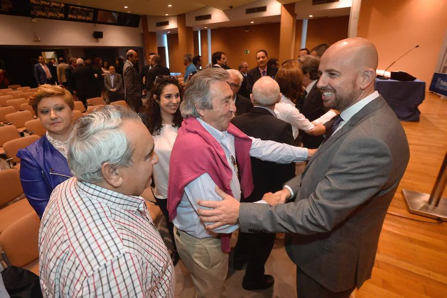 El consejero de Fomento e Infraestructuras, Patricio Valverde, presidió el acto de toma de posesion de los directores generales de la Consejeria: José Antonio Fernandez Llado, director general de Ordenación del Territorio, Arquitectura y Vivienda; Francisco Jose Gonzalez Manzanera, director general de Carreteras; y Jose Ramon Diez de Revenga, director general de Transportes, Costas y Puertos.