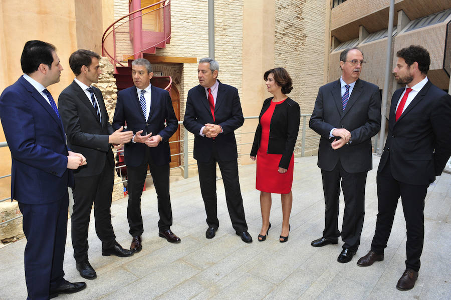 Isaac Sanz Brocal, Juan José Almela Martínez, Luis Martínez Atienza, Fernando de la Cierva, Carmen María Zamora, Eduardo Garro y Andrés Torrente, durante el acto de toma de posesión de los nuevos directores generales de la Consejería de Hacienda.