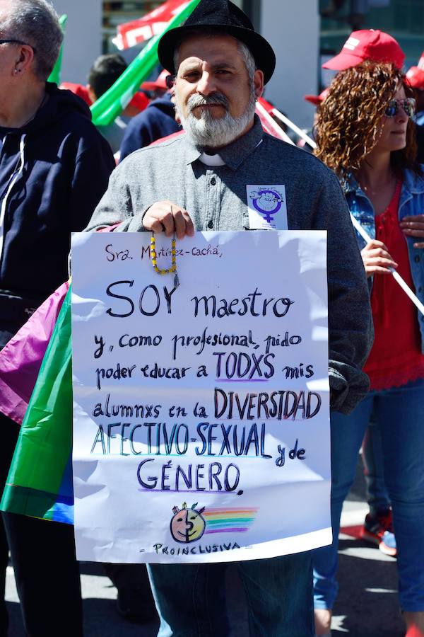Varios miles de manifestantes salen a la calle en Murcia y Cartagena para reclamar igualdad, mejor empleo, mayores salarios y pensiones dignas en el día de la celebración del Primero de Mayo