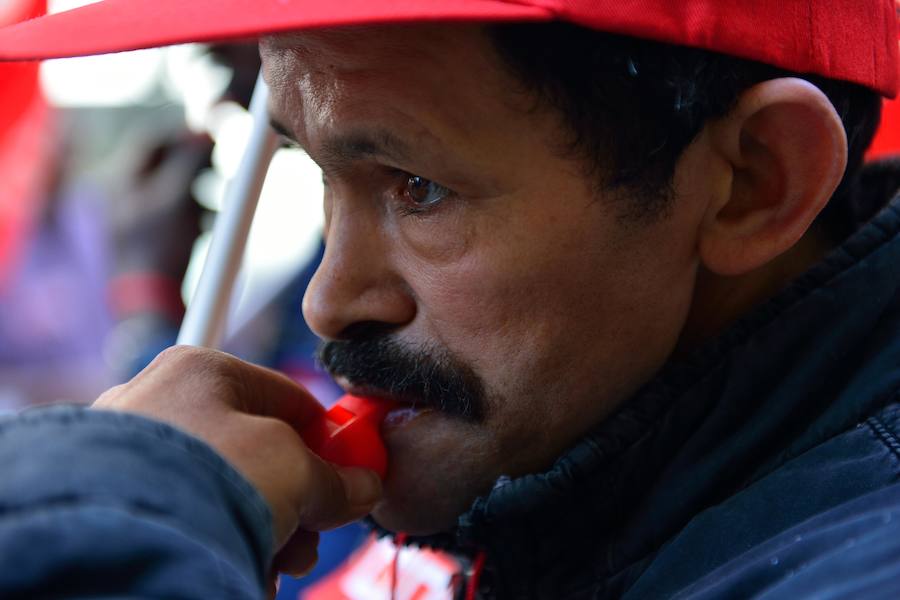Varios miles de manifestantes salen a la calle en Murcia y Cartagena para reclamar igualdad, mejor empleo, mayores salarios y pensiones dignas en el día de la celebración del Primero de Mayo