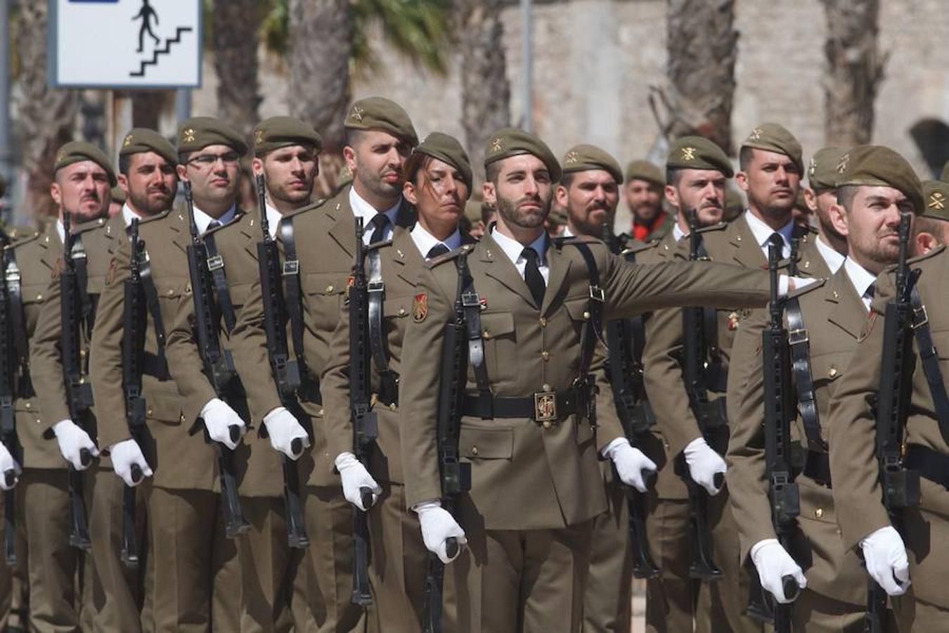 Desfiles, jura de bandera y pólvra para honrar a los héroes artilleros