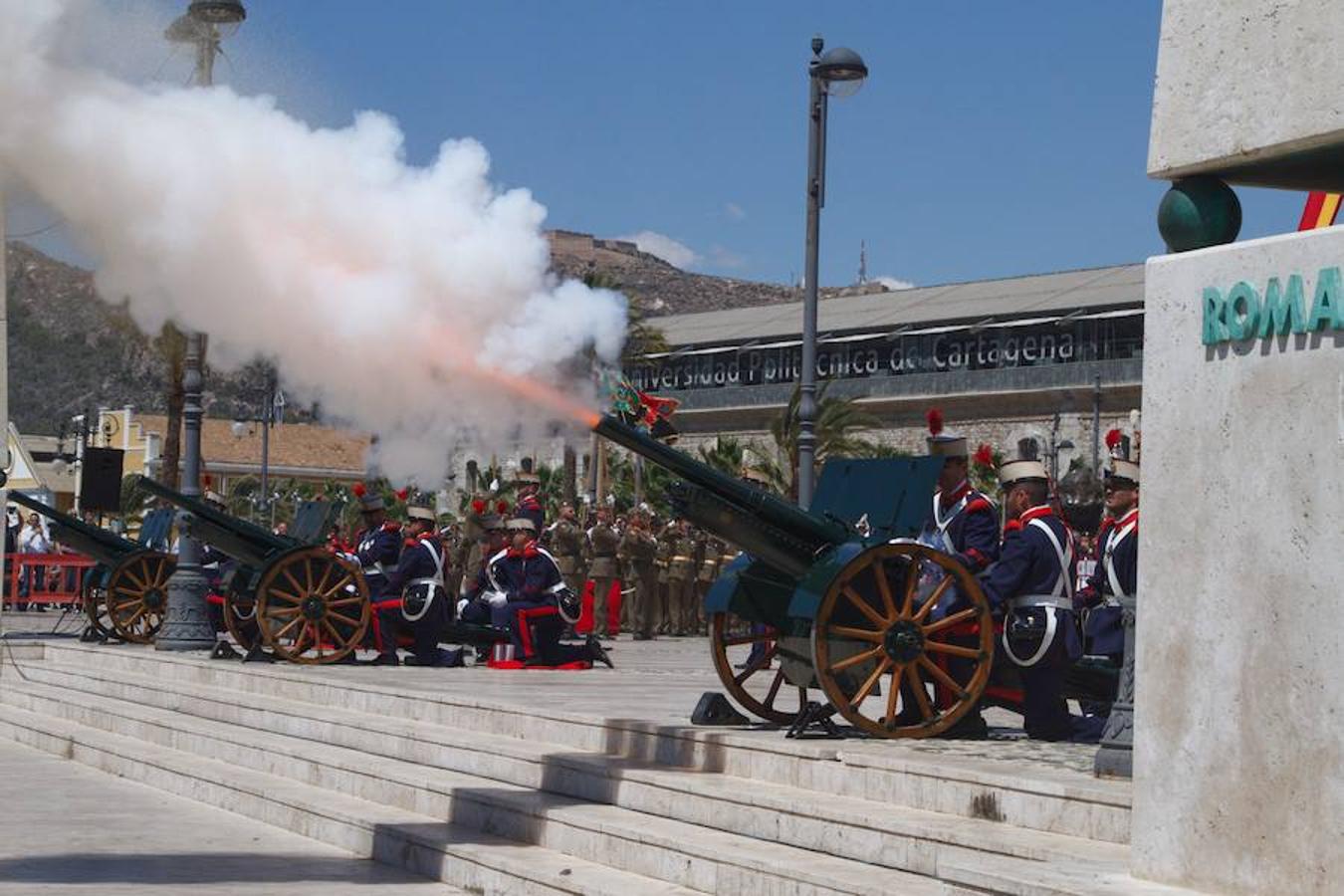 Desfiles, jura de bandera y pólvra para honrar a los héroes artilleros