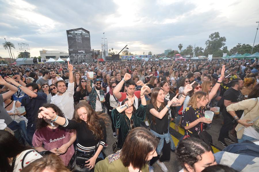 Miles de murcianos se volvieron a congregar en La Fica para disfrutar de la última jornada del WARM UP, marcada por las actuaciones de Alt-J, Izal, Dorian, Neuman o Cooper, entre otros