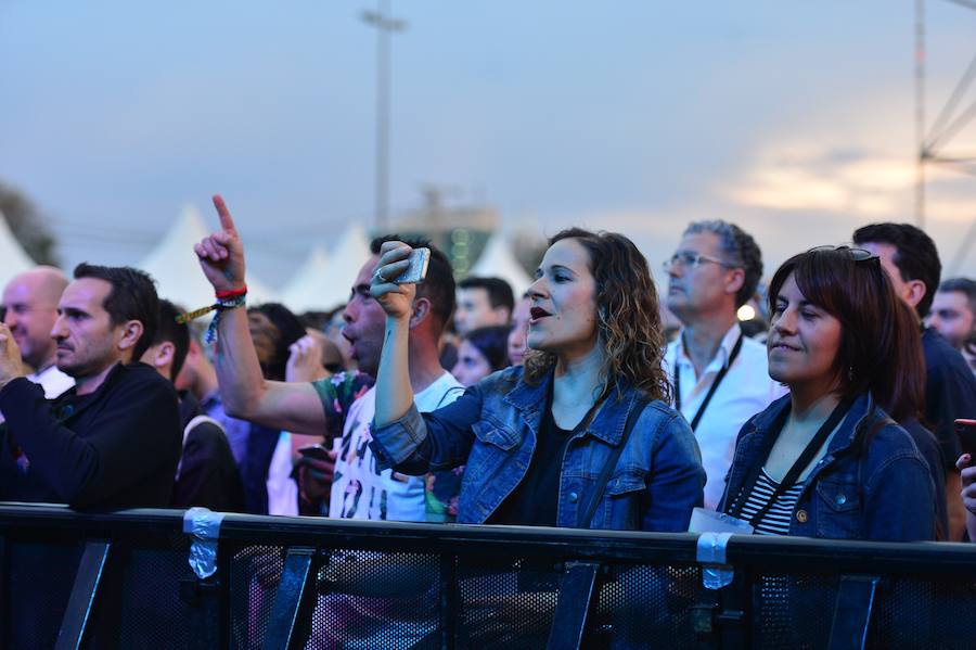 Miles de murcianos se volvieron a congregar en La Fica para disfrutar de la última jornada del WARM UP, marcada por las actuaciones de Alt-J, Izal, Dorian, Neuman o Cooper, entre otros