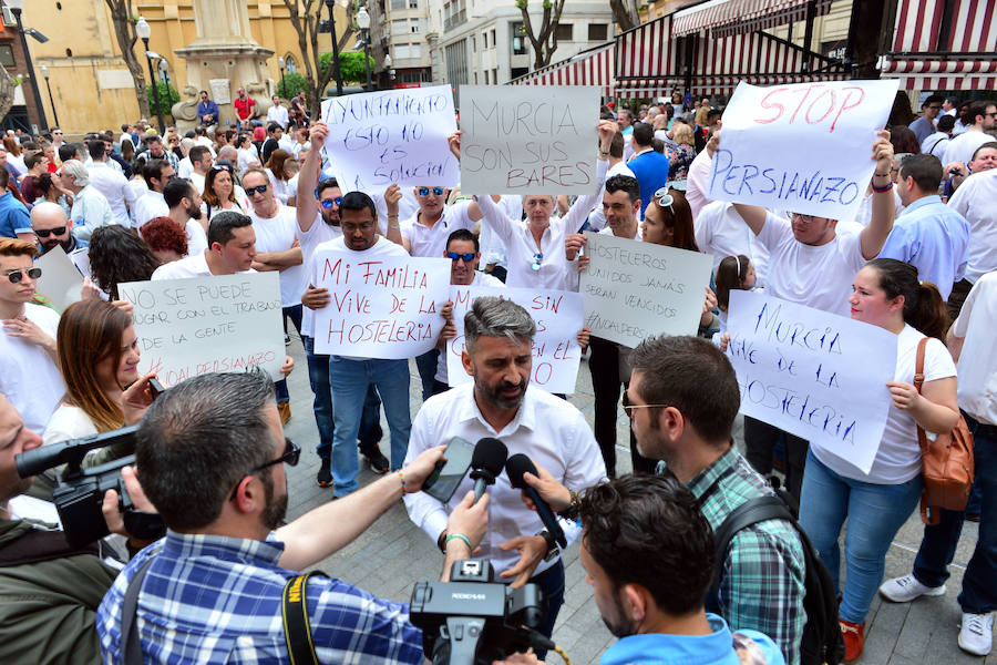 Cientos de trabajadores del sector de la hostelería se manifestaron en Santa Catalina bajo el lema «¡Trabajemos juntos por la Murcia de todos!»