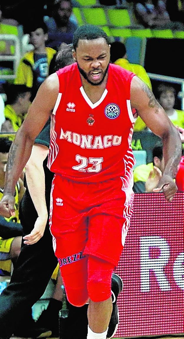 Evans celebra una canasta.