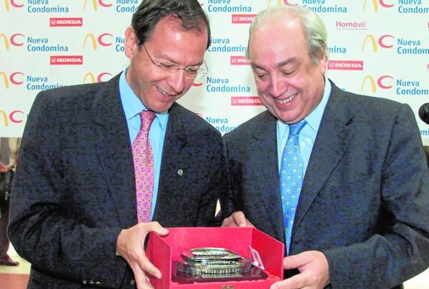 Miguel Ángel Cámara y Jesús Samper, en 2002, presentando la maqueta del estadio Nueva Condomina.