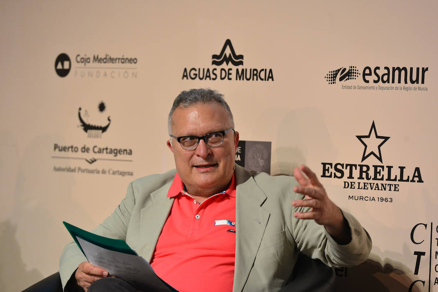 El Palacio del Almudí de Murcia acoge la segunda edición de una cita que busca analizar las relaciones entre España y Latinoamérica. 