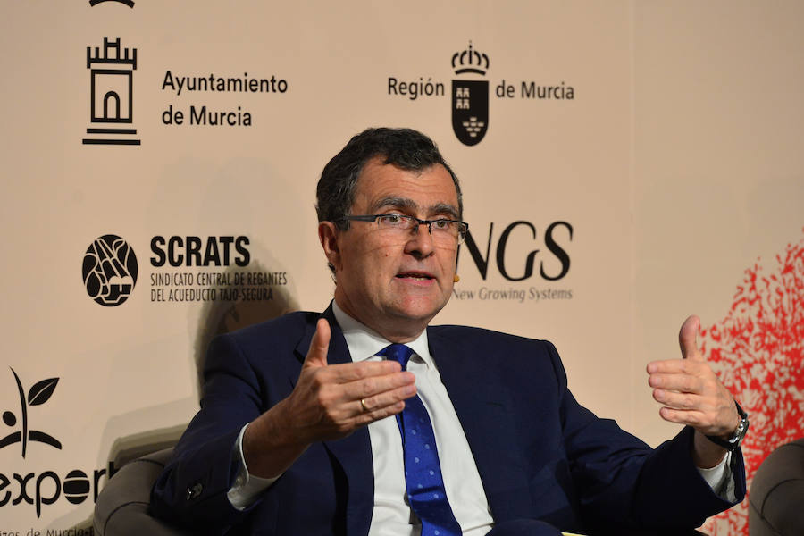 El Palacio del Almudí de Murcia acoge la segunda edición de una cita que busca analizar las relaciones entre España y Latinoamérica. 