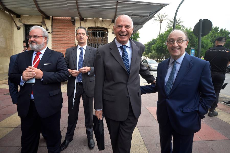 La ministra de Agricultura, que inauguró esta segunda jornada , abogó por «un pacto que asegure el equilibrio entre la defensa del medio ambiente y que mitigue los impactos negativos del cambio climático».