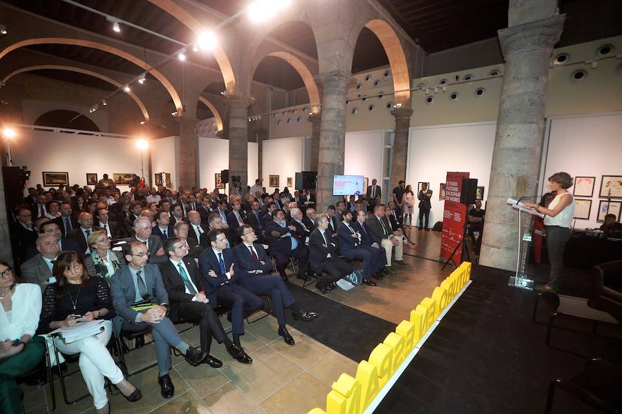 La ministra de Agricultura, que inauguró esta segunda jornada , abogó por «un pacto que asegure el equilibrio entre la defensa del medio ambiente y que mitigue los impactos negativos del cambio climático».