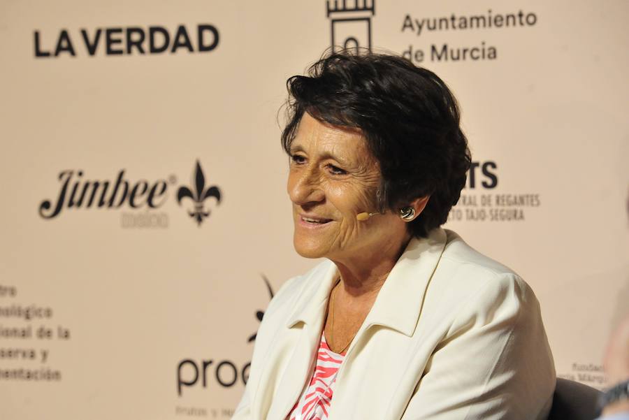 La ministra de Agricultura, que inauguró la segunda jornada del foro Futuro en Español, aboga por «un pacto que asegure el equilibrio entre la defensa del medio ambiente y su disponibilidad y que mitigue los impactos negativos del cambio climático»